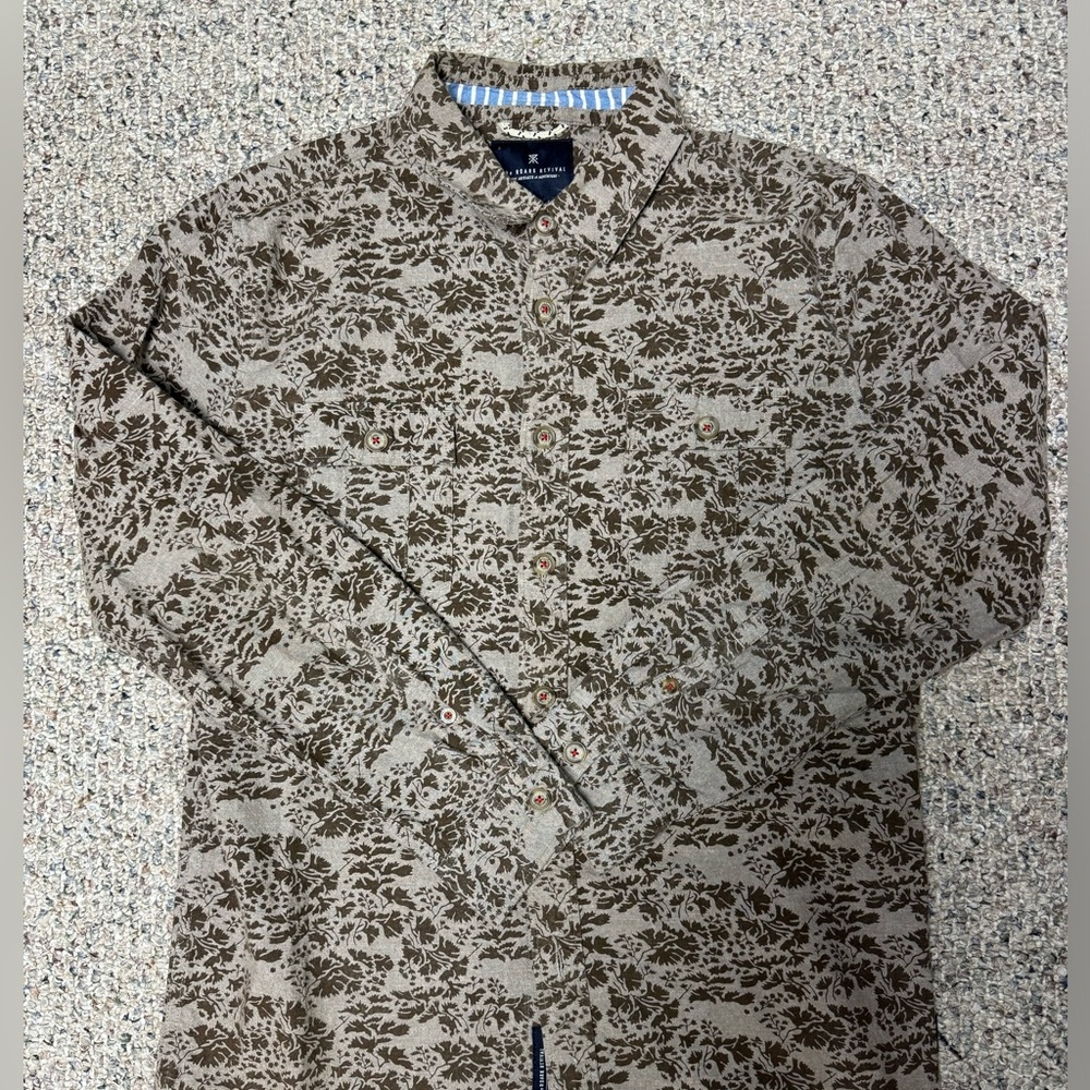 Men’s Roark shirt size large; leafy camo pattern, great shape